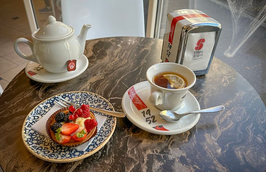 Tom-Damoth-IMG_8187-blog Desert and tea at the Pasticceria Anna in Florence Italy.
